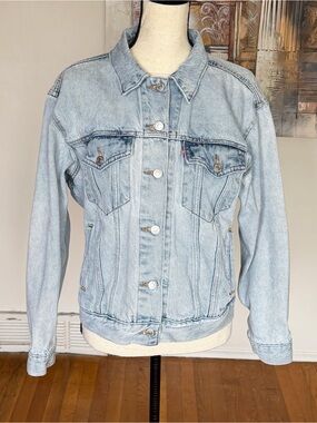 Levi's XL women’s vintage Light Blue Denim Trucker Jean Jacket